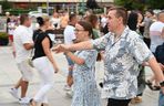 Ruda Śląska tańczy jak dawniej. Międzypokoleniowa potańcówka na rynku porwała tłumy