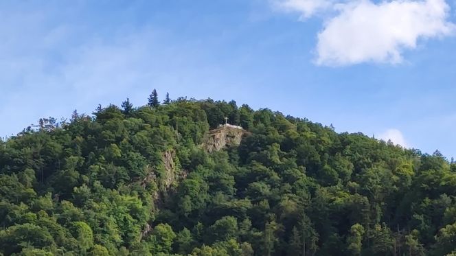 Obryw Skalny w Bardzie. Tutaj widoki zapierają dech w piersiach 