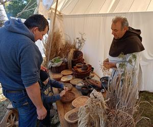 Odbywający się w Mrozach Festyn Archeologiczny to wydarzenie, które z roku na rok przyciąga coraz więcej umieszkańców regionu i turystów