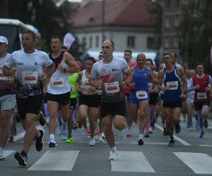 Bieg Powstania Warszawskiego 2025. Biegacze uhonorowali bohaterów [ZDJĘCIA]