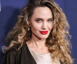 Angelina Jolie kończy 50 lat! Zobacz, jak się zmieniała