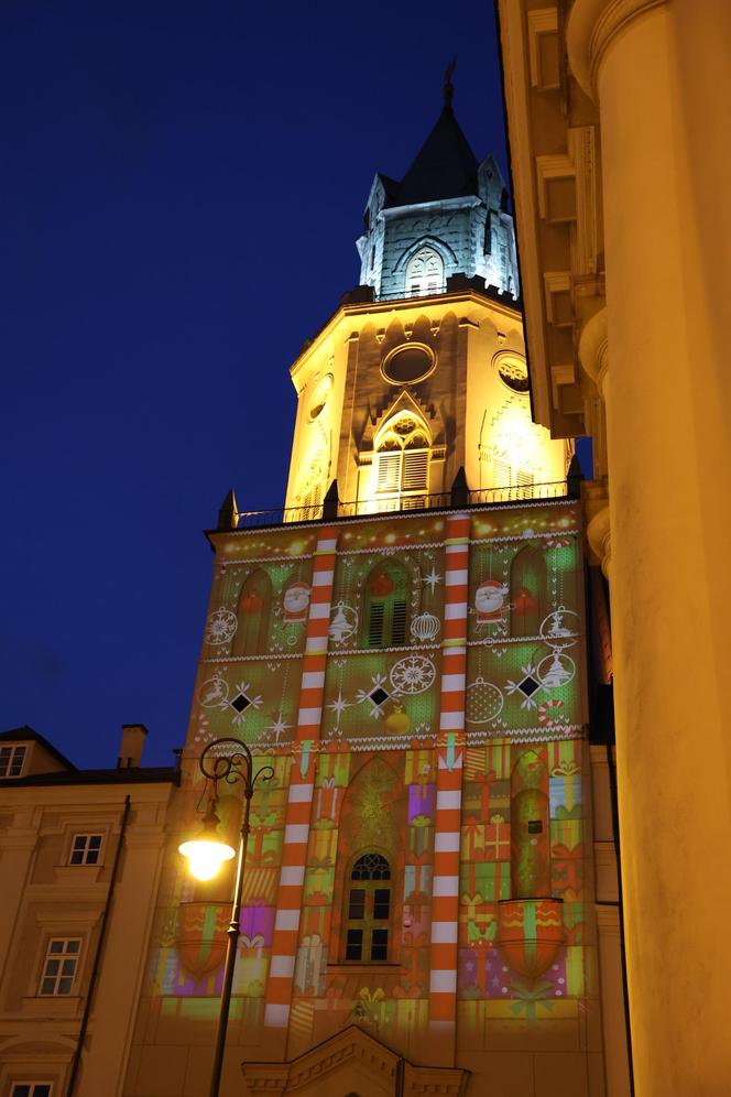 Świąteczna iluminacja ozdabia Wieżę Trynitarską w Lublinie 2023