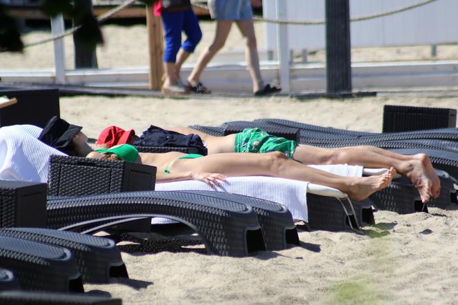 Michał Koterski na plaży z rodziną