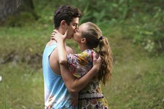 Barwy szczęścia, odcinek 1978: Justin (Jasper Sołtysiewicz), Oliwka (Wiktoria Gąsiewska)