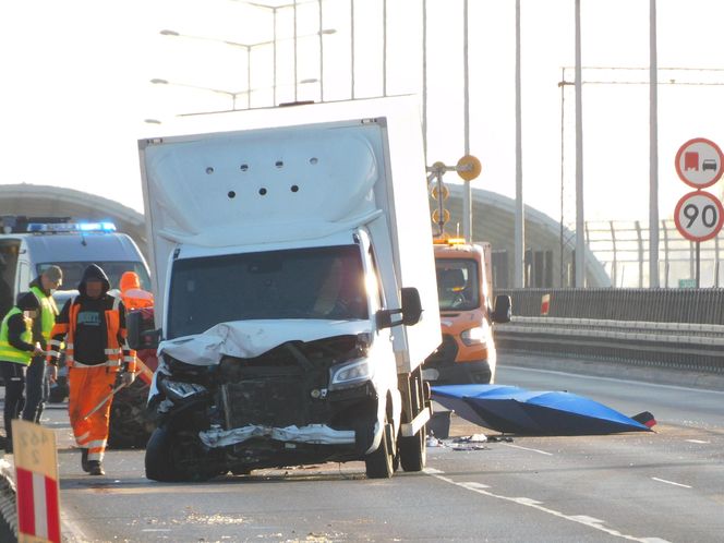 Tragiczny wypadek na S8 w Warszawie. Jedna osoba nie żyje, duże utrudnienia!