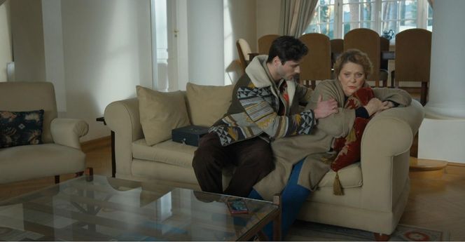 	Barwy szczęścia odc. 3200. Józefina Rawiczowa (Elżbieta Jarosik), Cezary Rawicz (Marcel Opaliński)