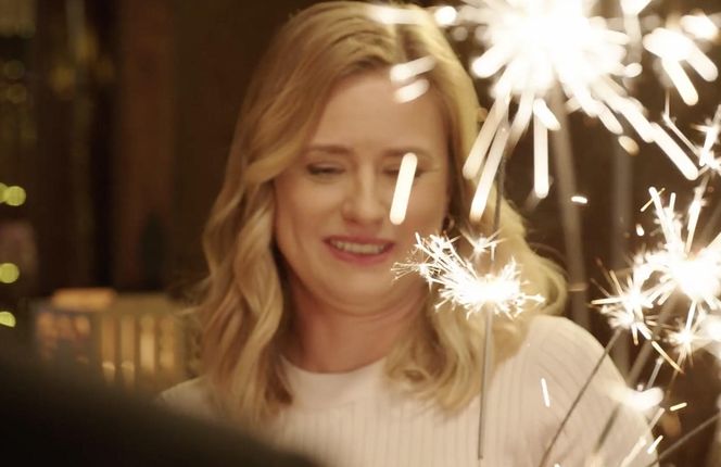 M jak miłość, zabawa sylwestrowa. Julia (Marta Chodorowska)