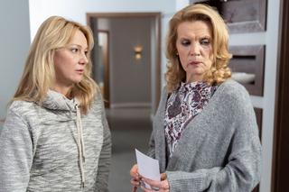 M jak miłość odc. 1420. Agata (Katarzyna Kwiatkowska), matka Lilki - Krystyna Banach (Dorota Chotecka)