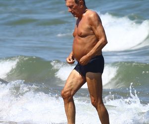 Jan Englert z żoną i ćorką w Juracie