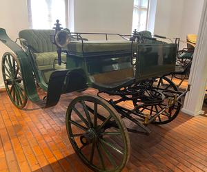 Pałac w Rogalinie zachwyca turystów. Znajduje się 20 kilometrów od Poznania 