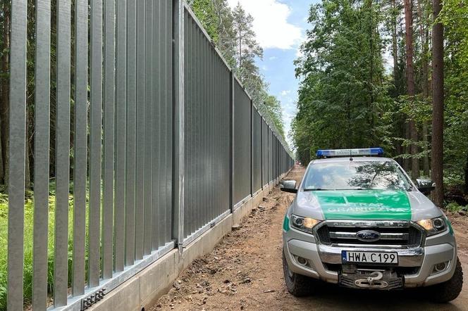 Dziesiątki tysięcy uchodźców sforsowały granicę z Białorusią. Wyciekł raport Straży Granicznej 