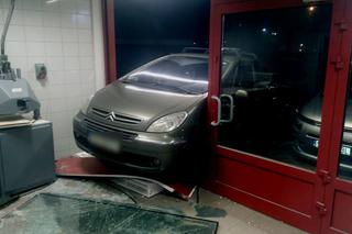 Pomyliła hamulec z gazem. Oto efekt