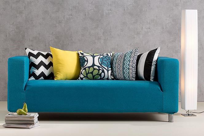 Sofa w lazurowym odcieniu