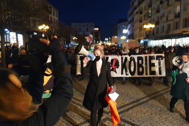 Policja użyła gazu! 8 marca Strajk Kobiet znowu pojawił się na ulicach Wrocławia