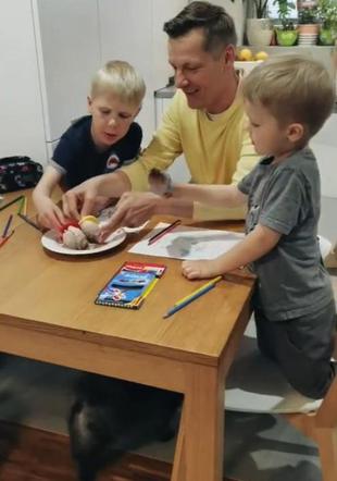 M jak miłość: Marcin Mroczek (Piotrek) z synami: Ignacym i Kacprem