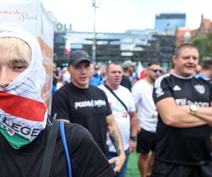 Protest przeciwko imigrantom.Tysiące kibiciów na ulicach Katowic