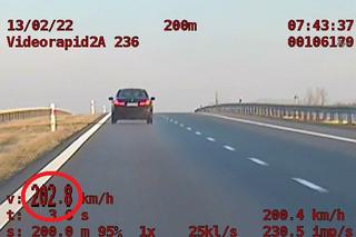 Kujawsko-pomorskie: 27-latek miał na liczniku ponad 200 km/h! Słono za to zapłaci 