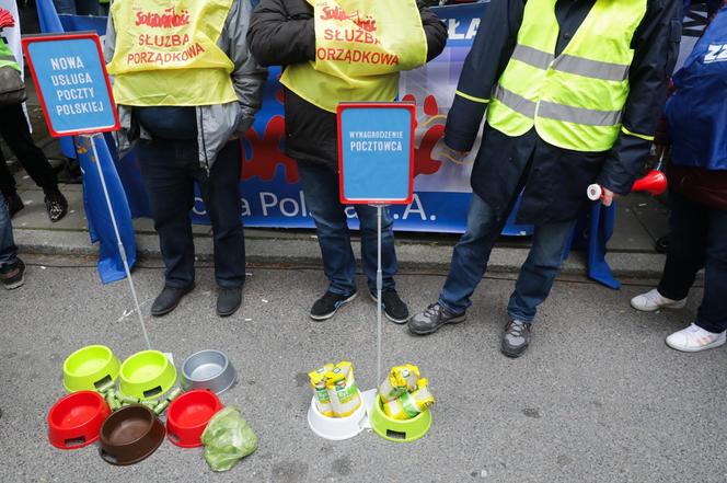 Protest pracowników Poczty Polskiej w Warszawie