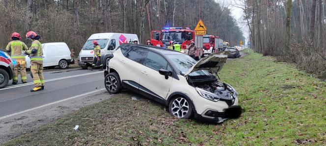 Wypadek na drodze krajowej. Zderzyły się ze sobą cztery pojazdy