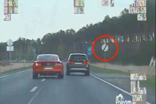 Białe Błota: Kierowca mustanga jechał z prędkością 150 km/h! Zobaczcie nagranie! [WIDEO]