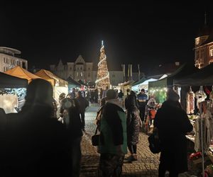 Jarmark świąteczny w Tarnowskich Górach rozpoczęty. Ponad stu rękodzielników zawitało do miasta