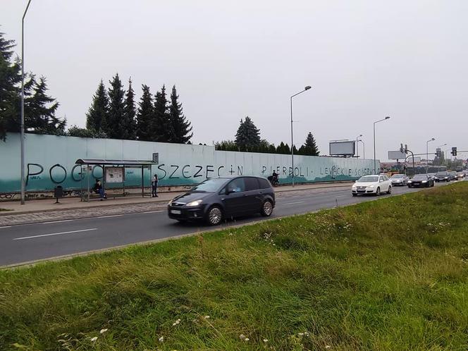 Nieznani sprawcy zniszczyli ekran akustyczny, który miał być tłem dla artystów street-art
