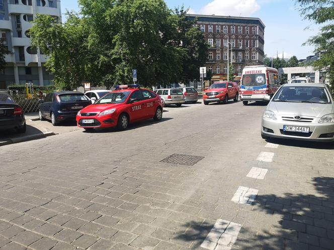 Pożar w centrum Wrocławia. Ogień objął część budynku na Manhattanie