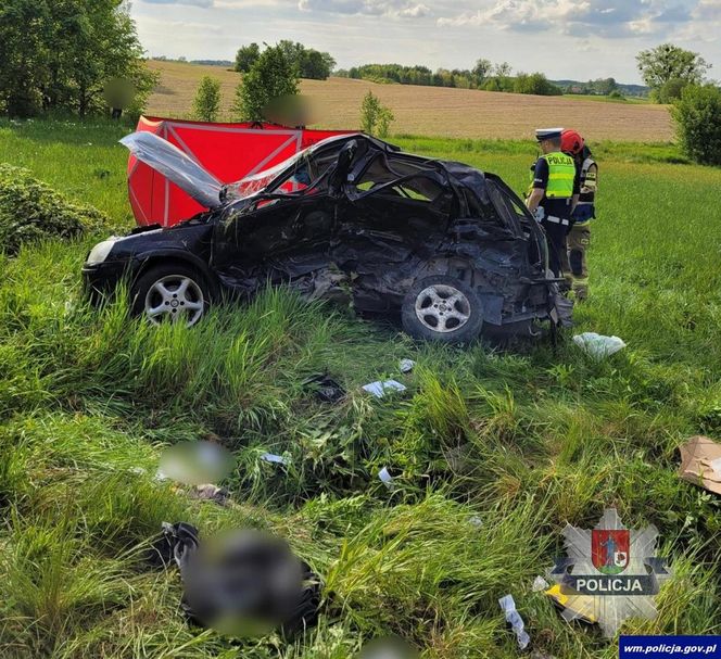 Śmiertelny wypadek pod Morągiem. BMW zmiażdżyło Opla!