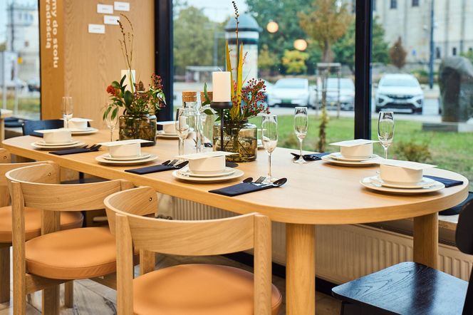 IKEA zaprasza do stołu i jedzenia nowościami i obniżonymi cenami