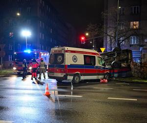 Kraków. Dwie karetki na sygnale zderzyły się na skrzyżowaniu w centrum miasta