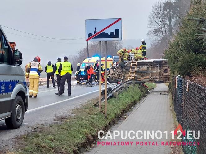 Czchów. Zderzenie trzech samochodów. Nie żyją dwie osoby