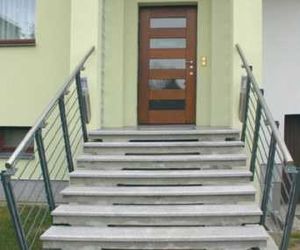Schody zewnętrzne do domu. Co zamiast schodów żelbetowych?