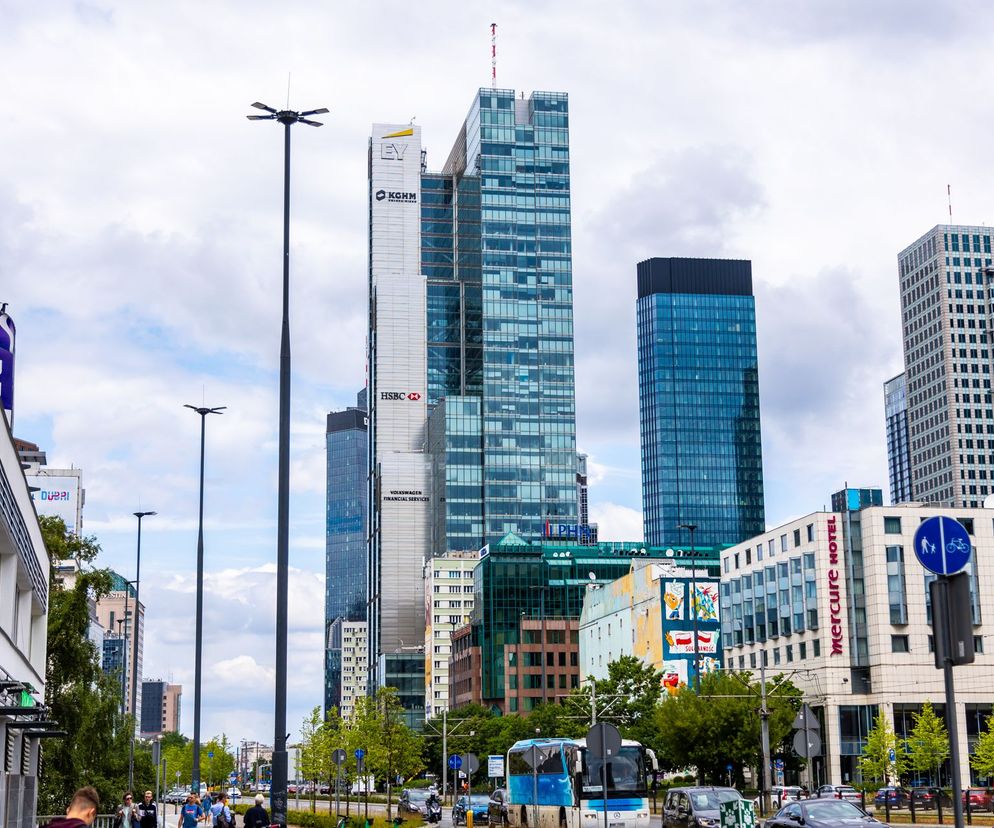 Te wieżowce królują nad Polską. Są gigantyczne!