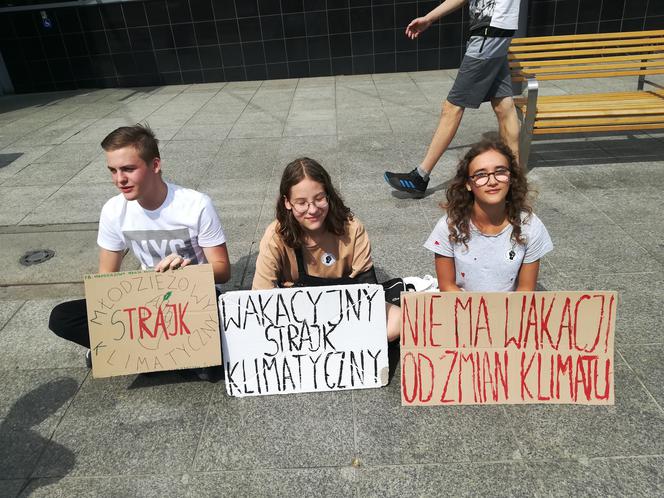 Miał być WIELKI PROTEST! Przyszły... trzy osoby. Porażka strajku klimatycznego