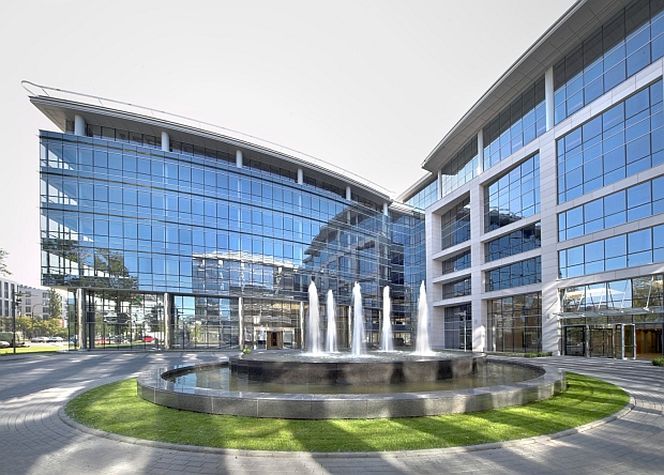BREEAM vs LEED. Porównanie popularnych systemów certyfikacji energetycznej
