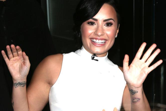 Demi Lovato: Chuda i szczęśliwa w Good Morning America! W studio towarzyszył jej pies! ZDJĘCIA