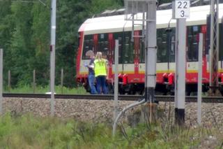 Koszmarny wypadek na torach. Zginął człowiek. Odwołane i opóźnione pociągi