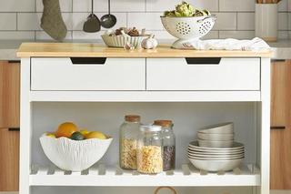 Meble i pomocniki na kółkach – mobilnie  w kuchni