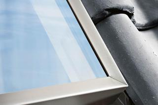 przeszklony wyłaz dachowy