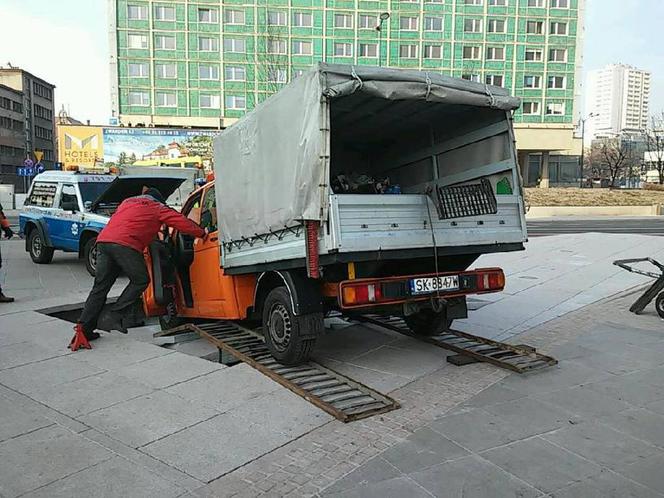 Rynek w Katowicach: Zapadły się płyty