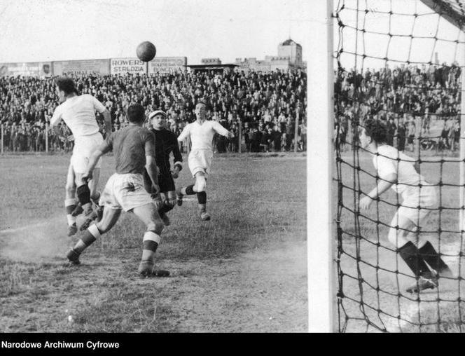 Mecz piłki nożnej ŁKS Łódź - Starachowice w Łodzi, 1939 r.