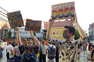 Bydgoszcz. Protest przeciwko zatrzymaniu aktywistki LGBT. Murem za Margot [WIDEO, ZDJĘCIA, AUDIO]
