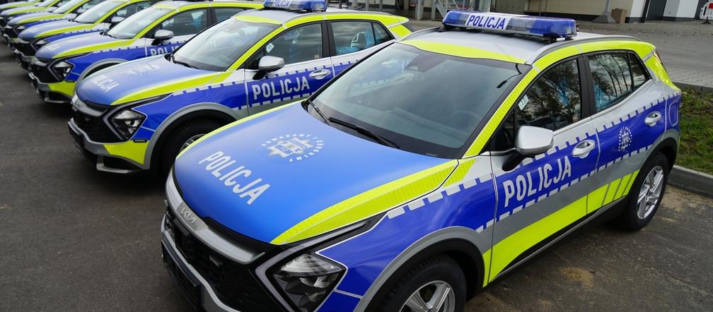 Nowe radiowozy w Śląskiej Policji z nowym oznakowaniem