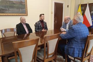 Mateusz Rudyk z wizytą u prezydenta Grudziądza