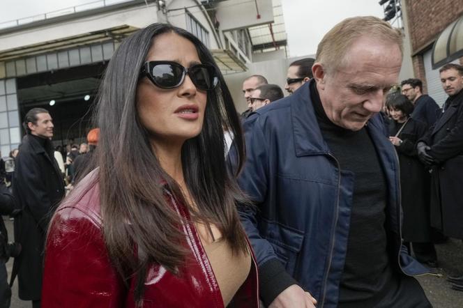 Salma Hayek pokazała niepublikowane zdjęcia ze ślubu. Tak wyglądała 15 lat temu. Wow!