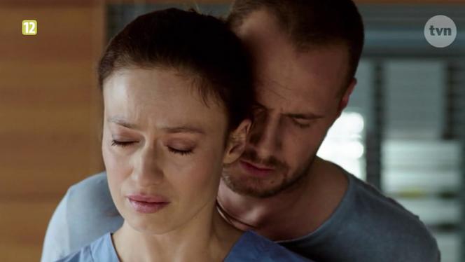 LEKARZE 2 sezon odc. 12 (odc. 25). Maks Keller (Paweł Małaszyński), Alicja (Magdalena Różczka)