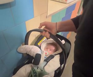 Daniel Martyniuk uczy syna pływać