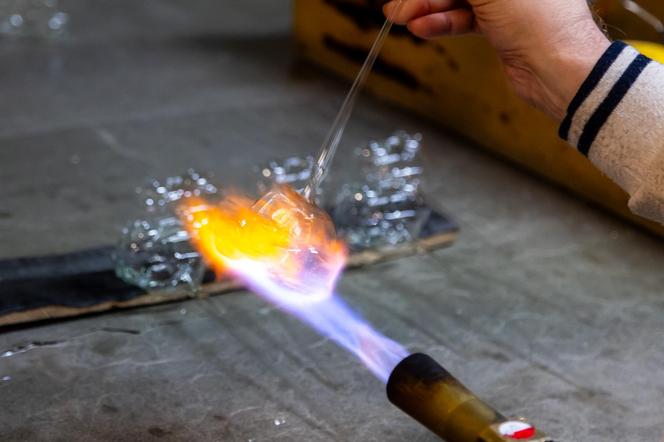 Jak się robi bombki na choinkę? Odwiedziliśmy fabrykę bombek w Piotrkowie Trybunalskim!