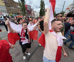 Tak Polacy bawią się w Hamburgu! Wszyscy są podekscytowani przed meczem! 