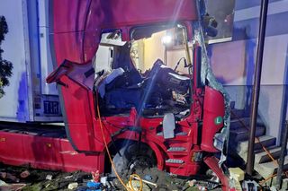 Ciężarówka wjechała w dom pod Siedlcami